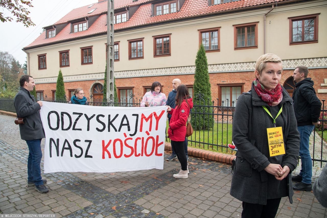 Świeccy w liście do nuncjusza: Głódź daleki od ewangelicznej skromności  