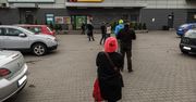 Biedronka i Lidl wydłużają godziny otwarcia, przed świętami czynne nawet całą dobę. Związkowcy protestują