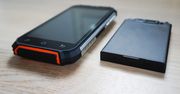 Telefony odporne na trudne warunki. Zwykły smartfon wymięka