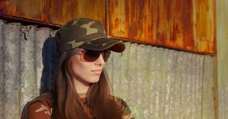 Ubrania w stylu militarnym, czyli sprawdzone manewry modowe