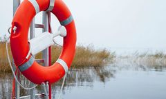 Wskoczyli do jeziora, choć nie potrafili pływać. 17-latek z wody już nie wyszedł