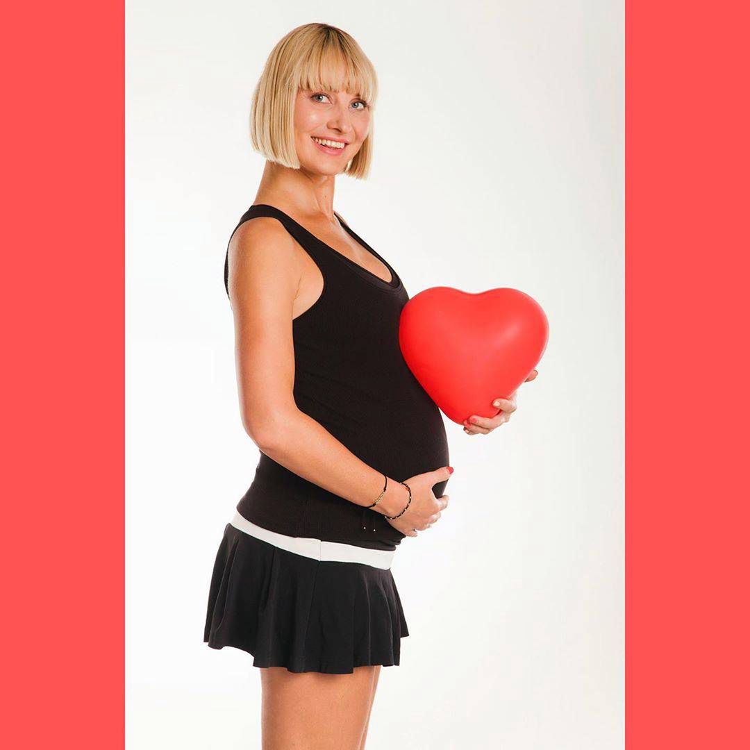Joanna Moro z dużym ciążowym brzuszkiem