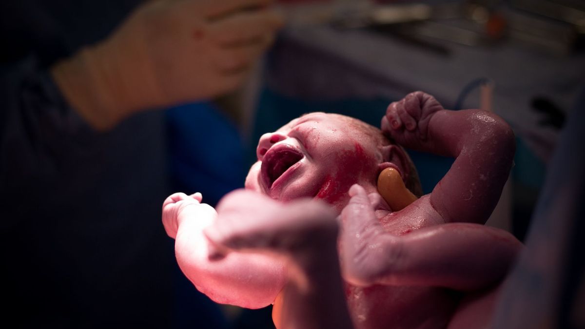 Kobieta urodziła dziecko w ciemnościach.