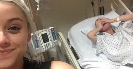 To selfie z porodówki robi furorę. Uchwyciła najgorszy moment