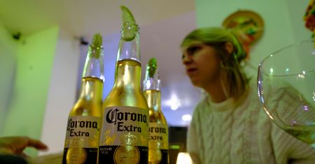 Koronawirus. Produceni piwa "Corona" zmuszeni wstrzymać produkcję przez epidemię