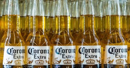 "Wirus piwa Corona". Gigantyczne straty producenta przez koronawirusa