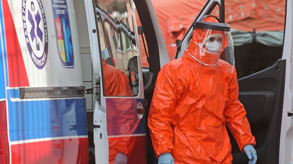Koronawirus w Polsce. Zmarł drugi zakażony SARS-CoV-2 ksiądz. 8 duchownych w kwarantannie