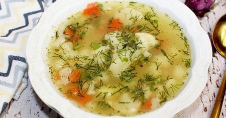 Ukoi żołądek po świątecznym obżarstwie. Ta lekka i pyszna zupa to hit w polskich domach