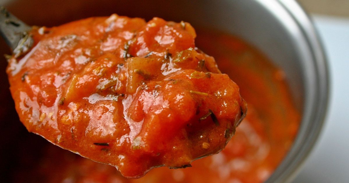 Jak zrobić sos pomidorowy – przepis na idealny sos