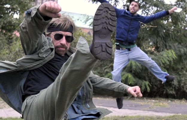 Chuck Norris mieszka w Warszawie, a Putin we Wrocławiu. "Mam taki problem, że ciągle chcą mnie bić"