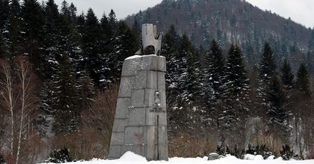 Rozbiorą pomnik gen. Świerczewskiego. Dekomunizacja w Bieszczadach