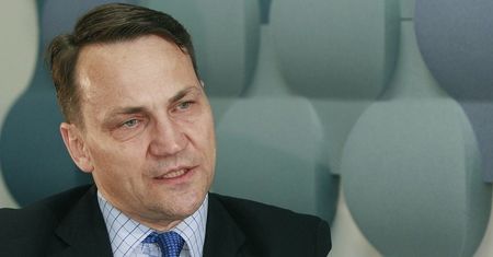 Sikorski broni Niesiołowskiego. "Dla mnie pozostanie bohaterem"
