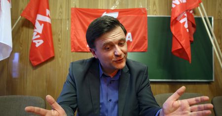 Ekscesy na rozprawie Mateusza Piskorskiego. Interweniowała policja
