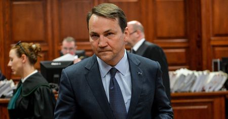 Radosław Sikorski ostro o zmianach PiS. "Żenująca szopka polityczna"