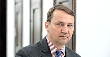 Sikorski przesłuchany ws. "zdrady dyplomatycznej"