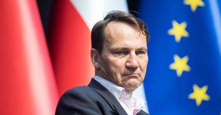 CBA publikuje materiały ze śledztwa "Willi Kwaśniewskich". Ostre słowa Radosława Sikorskiego