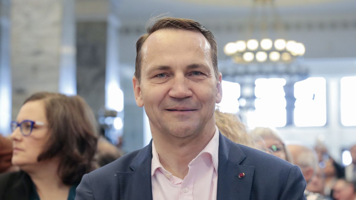 Radosław Sikorski wylicza, gdzie rząd może znaleźć brakujące 5 mld zł