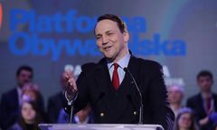 "Zmieszczą się, śmiało". Kontrowersyjny żart Radosława Sikorskiego