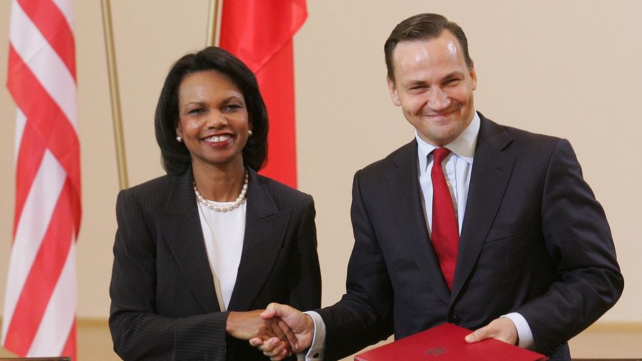 Radosław Sikorski i Condoleezza Rice podczas podpisania umowy ws. utworzenia amerykańskiej bazy w Redzikowie