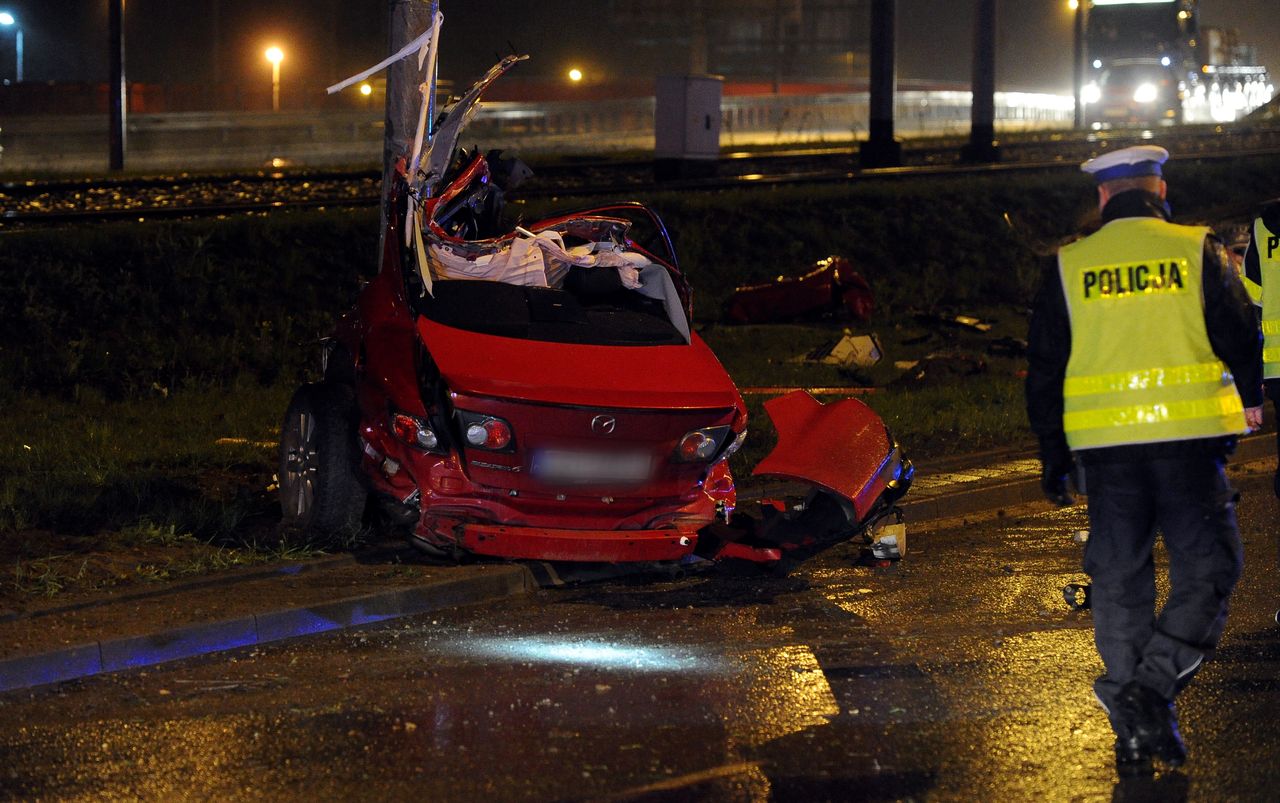 Tragiczny wypadek na moście w Szczecinie. Nie żyje pasażerka samochodu