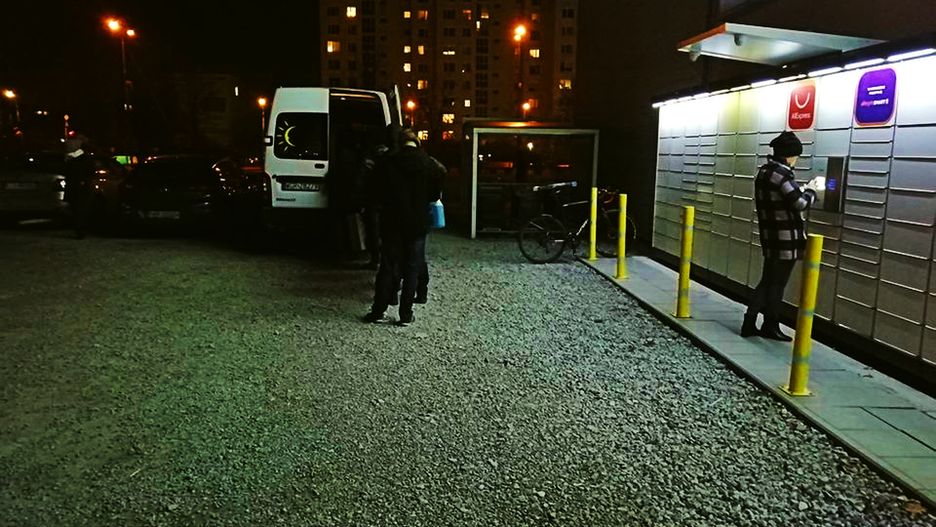 W grudniu pracę paczkomatów wesprze aż 1000 mobilnych załóg wydających przesyłki