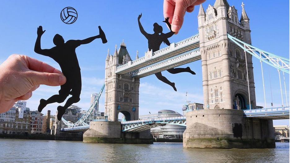 Tower Bridge jako siatka do gry w piłkę plażową. Czemu nie!