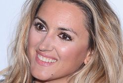 Karolina Szostak na okładce swojej nowej książki. Co za nogi!