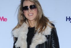 Karolina Szostak w obcisłych dżinsach i zimowej ramonesce. Świetne połączenie
