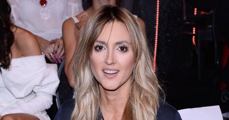 Karolina Szostak włożyła modny płaszcz i pokazała garderobę. Wieszaki uginają się od nadmiaru ubrań