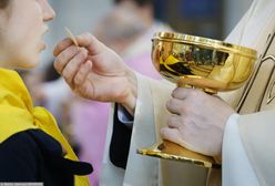 Interwencja policji w kościele. 13-latek nie chciał połknąć hostii. Jest reakcja łódzkiej kurii