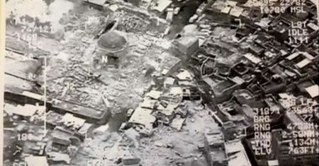 Dla ISIS nie ma świętości. Islamiści zburzyli meczet, żeby ukryć swój upadek