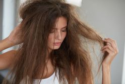Jak pielęgnować włosy wysokoporowate? Kosmetyki i zabiegi dla zniszczonych pasm