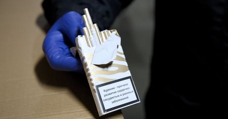 Nielegalne papierosy pomiędzy proszkami na tirze. Państwo mogło stracić ponad 2,4 mln zł