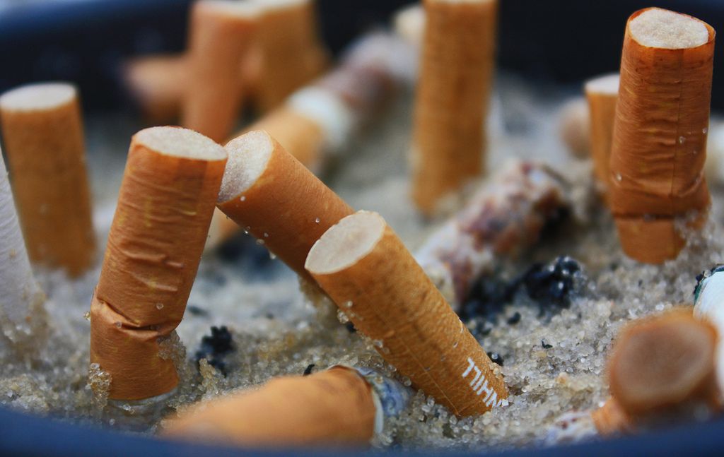 Zaskakujące, co można zrobić z niedopałków papierosów 
