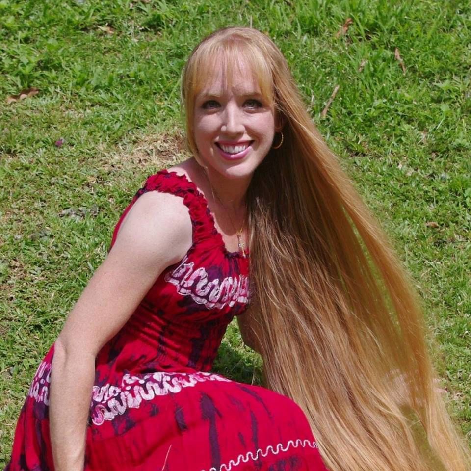 Andrea Colson zdradza sposoby na piękne i długie włosy.