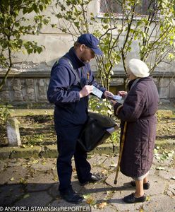 Emerytura coraz częściej na konto, a nie w gotówce. ZUS wciąż marnuje 240 mln zł rocznie