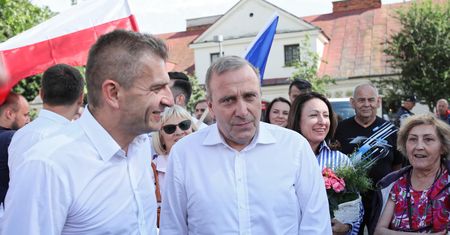 Wybory parlamentarne 2019. "Cichy bunt" w PO, Schetyna rozdarty