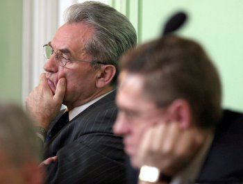 Posłowie Jagiełło (L) i Długosz w Sądzie Okręgowym w Kielcach