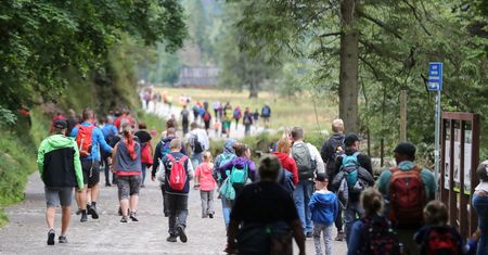 Długi weekend sierpniowy. Tłumy w górach, Polacy uciekają do Czech i Słowacji