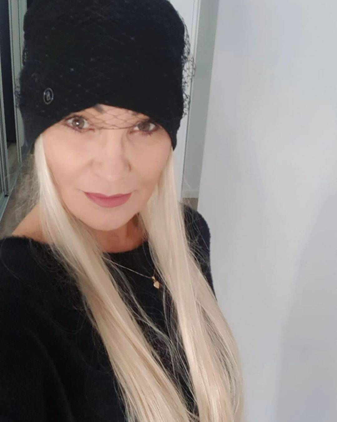 Iwona Pavlovic w blond włosach. Jak wygląda?