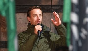 Krzysztof Bosak o "promocji zboczeń w polskich szkołach". Internauci: Krzysiek, wyluzuj