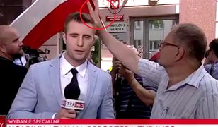 "Kolejny atak na reportera TVP". Przedziwny incydent podczas relacji sprzed prokuratury