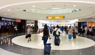 Dziewczynkom odmówiono wejścia na pokład, bo miały na sobie leginsy