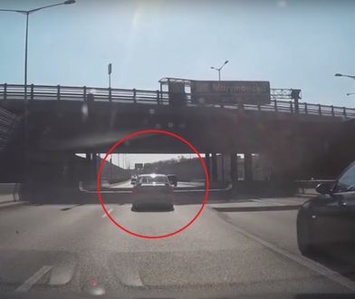 Kierowca mazdy celowo powoduje karambol. Wszystko rejestruje kamera