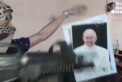 Nagranie propagandowe ISIS. Dewastują kościół, drą zdjęcia papieża i grożą, że zaatakują Rzym