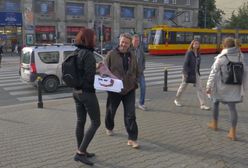 Portret Wałęsy rozdawany na ulicach. Trafił w ręce tysięcy przechodniów