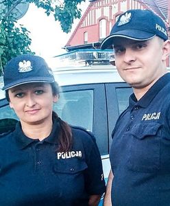 Matka trzymała sine niemowlę i krzyczała. Policjanci uratowali życie 9-miesięcznej dziewczynce