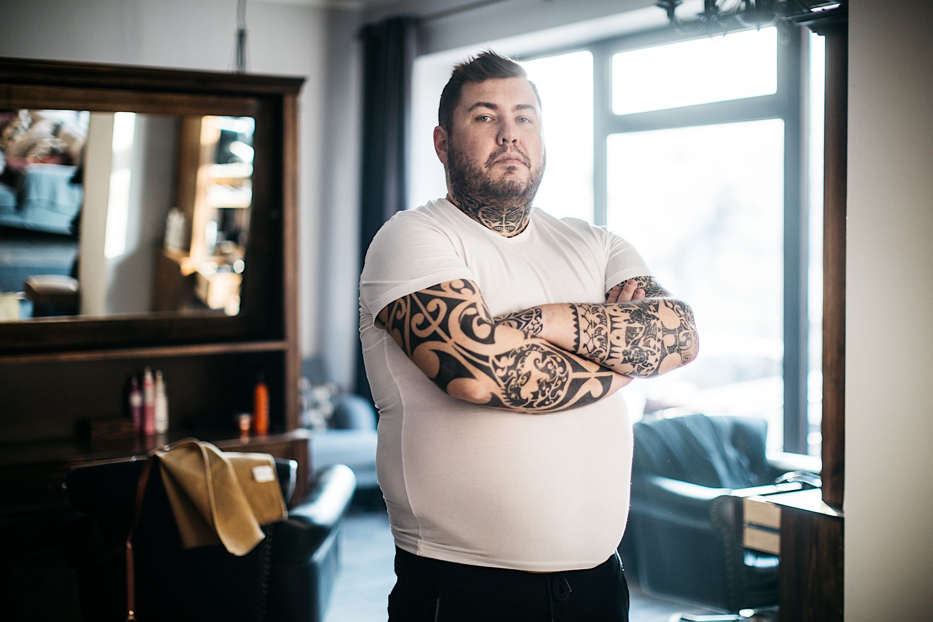 Maciek pracuje jako fryzjer. Z otyłością walczy od dziecka. 