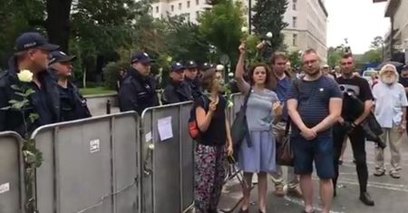 Emocjonalny protest przed Sejmem. Relacja na żywo