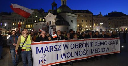 "Prawica straszy cenzurą. Nie, zwalczanie 'mowy nienawiści"'nie zagraża wolności słowa" [OPINIA]